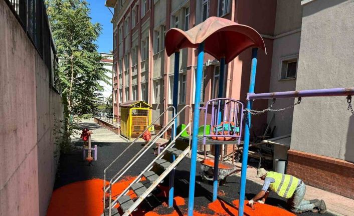 Esenyurt Belediyesinden okul bahçelerine oyun alanları