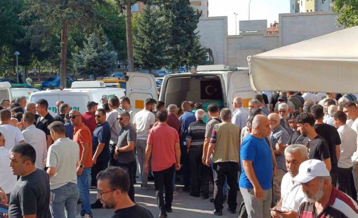 Eşi tarafından öldürülen kadın toprağa verildi