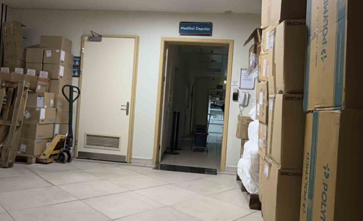 Eşini hastanede silahla vurarak ağır yaraladı