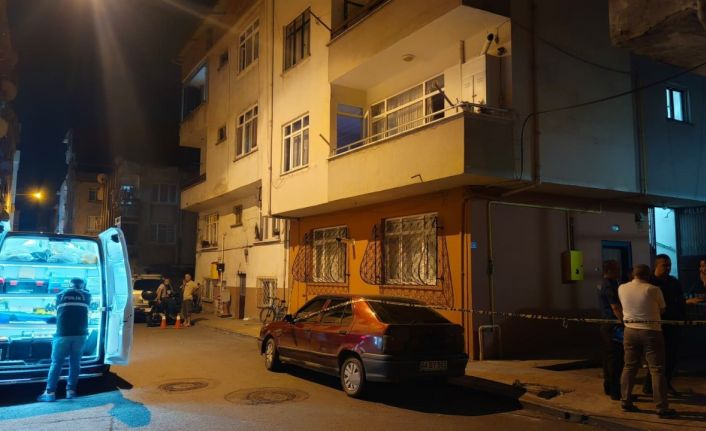 Eşini vurup, aynı tabancayla kendi kafasına ateş etti