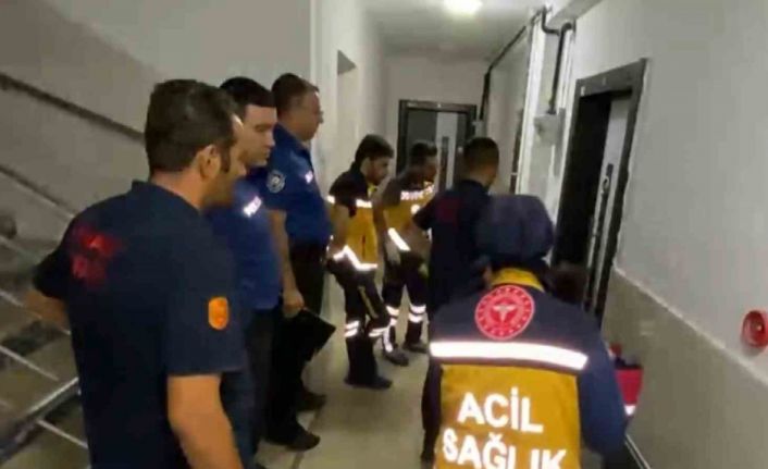 Eşinin eve kilitlediği kadın hap içip intihara kalkınca evde mahsur kaldı