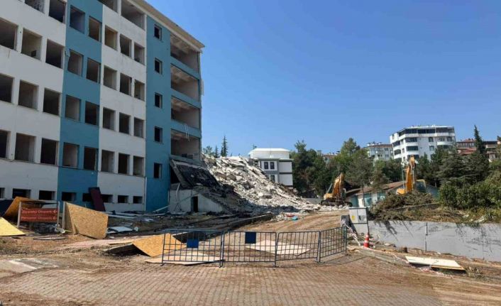 Eski devlet hastanesi polikliniği yıkılıyor yerine psikiyatri servisi kurulacak