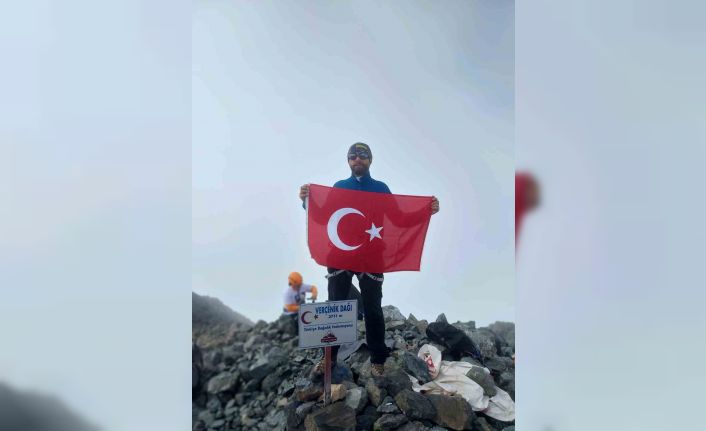 Eskişehir AFAD personeli Verçenik Dağı zirvesine ulaştı