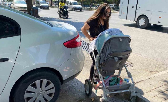 Eskişehir’de engelli ve bebek arabası geçişine saygısız park
