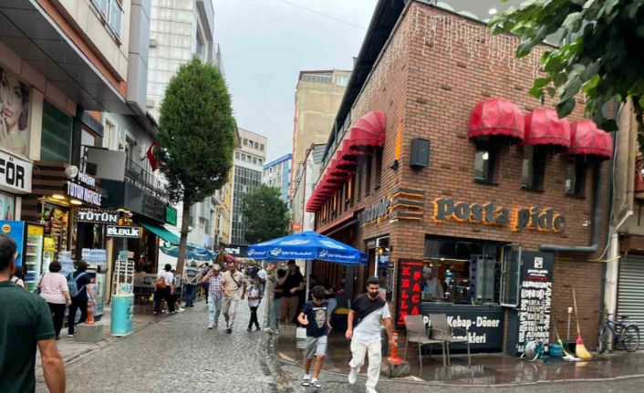 Eskişehir’de sağanak vatandaşlara zor anlar yaşattı