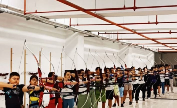 Eskişehirli sporcular okçuluk antrenmanlarına devam ediyor