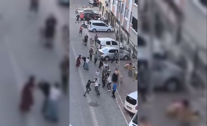 Ev sahibi kiracı tartışmasında ortalık karıştı; o anlar kamerada