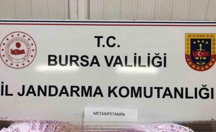 Evde kenevir yetiştiren şahısları İnegöl Jandarması yakaladı