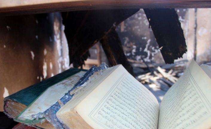 Evi yandı, çatısı çöktü, Kur’an-ı Kerim’ler sapasağlam kaldı