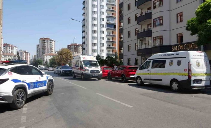 Evinde tabancayla vurulmuş halde bulundu