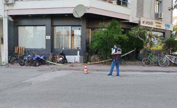 Evinin önünde tüfekli saldırıya uğradı