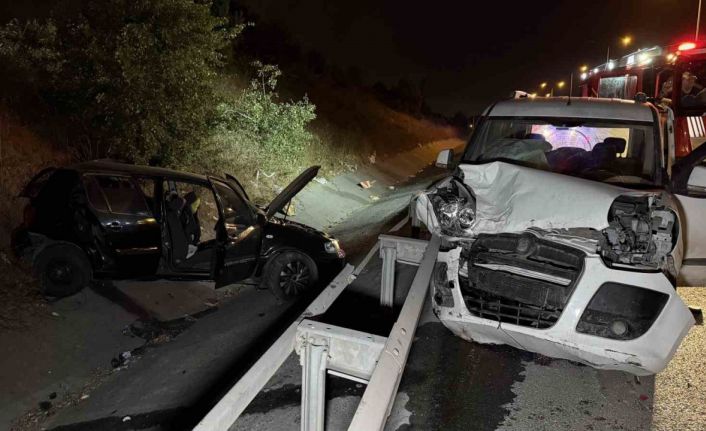 Eyüpsultan’da 2 araç çarpıştı: 1’i ağır 2 kişi ağır yaralı