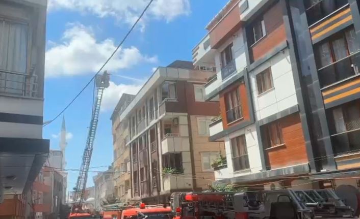 Eyüpsultan’da çatı tadilatı sırasında yangın çıktı