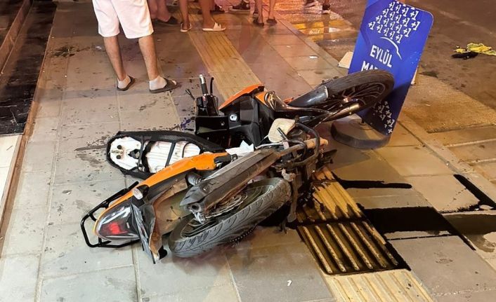 Feci kaza kamerada: Yoldan geçen hemşire dakikalarca kalp masajı yaptı ama kurtarılamadı