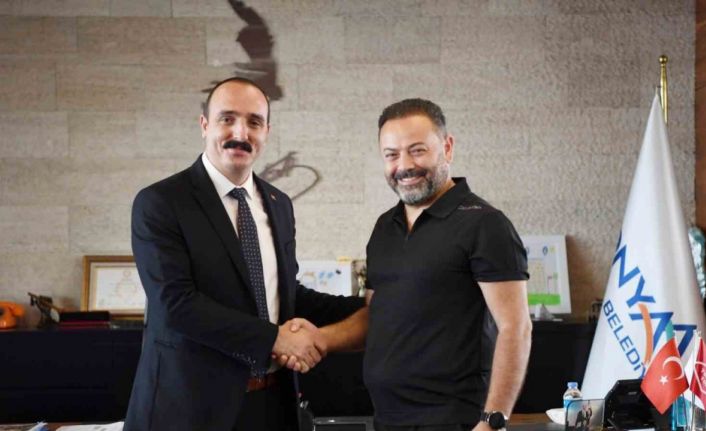 Fesli Efe’nin hikayelerinden Konyaaltı’na iki türkü yapıldı