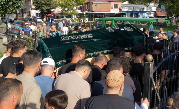 Festival alanında elektrik akımına kapılarak hayatını kaybeden genç toprağa verildi