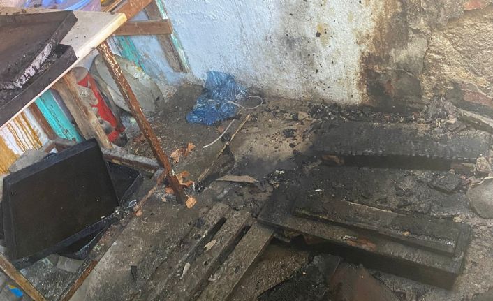 Fırında unutulan yemek az daha evi yakıyordu