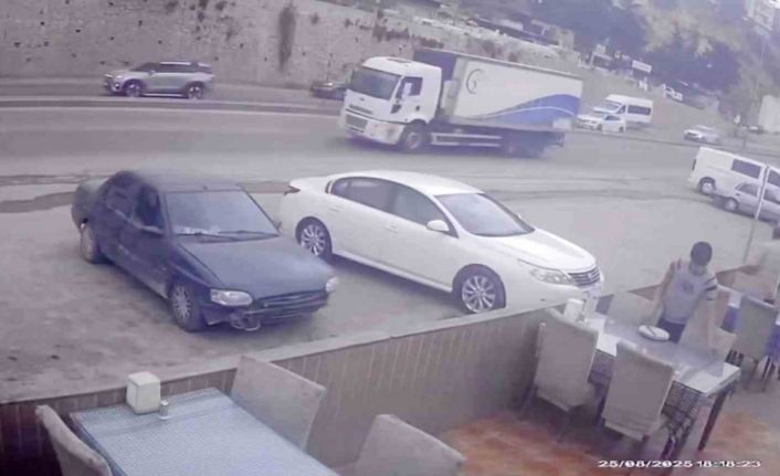 Freni arızalanan tırın daldığı iş yerinde müşteri olmaması faciayı önledi