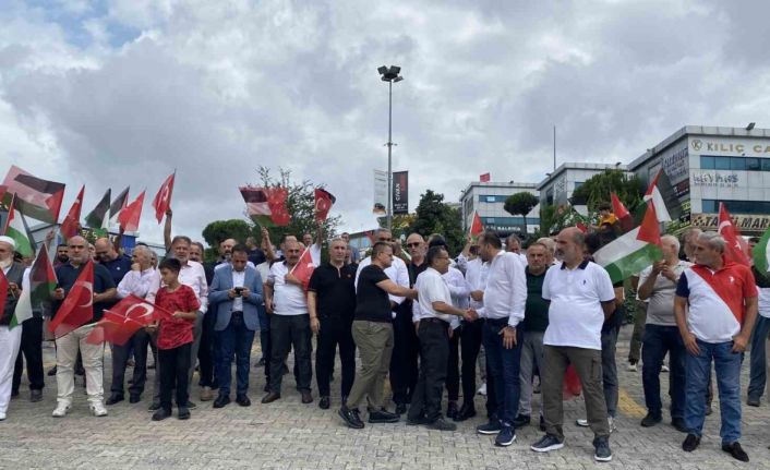 Galericiler esnafından Gazze protestosu: İsrail Başbakanı Netanyahu’nun maketi tekmelendi