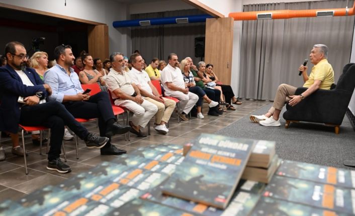 Gazeteci Uğur Dündar Kuşadası’nda sevenleriyle buluştu