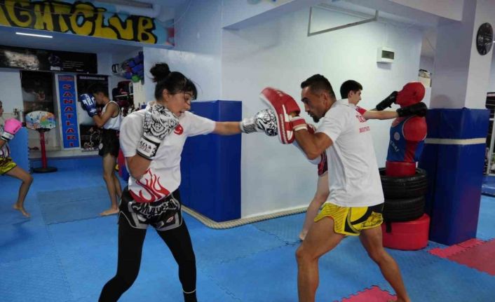 Gazi mahallesinden Muay Thai dünya şampiyonluğuna