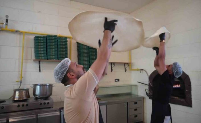 Gaziantepli katmer ustalarından İtalyanları kıskandıran şov