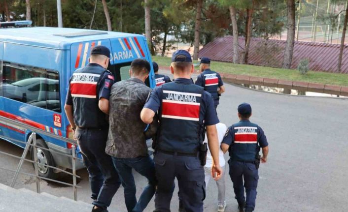 Gaziantep’te 4 göçmen kaçakçısı yakalandı