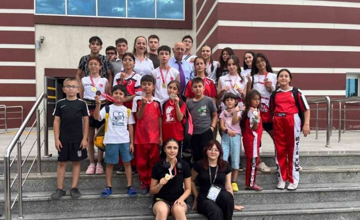 Gedizli kick boksçular Zafer Kupasından 12 madalyayla döndü