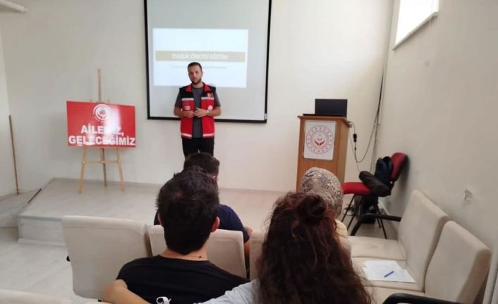 Genç çiftlere aile ve evlilik eğitimi