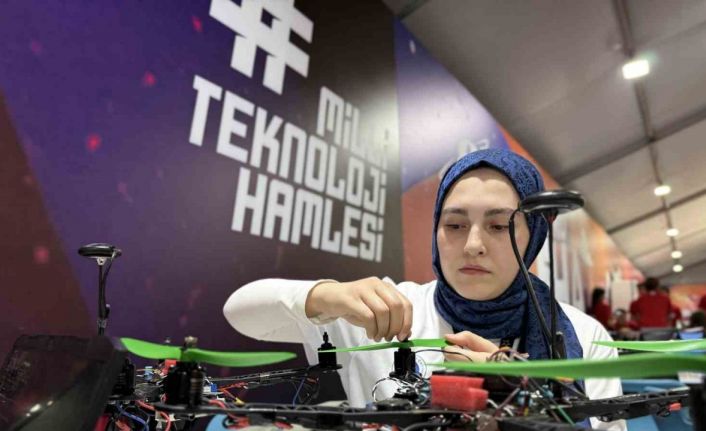Genç mühendislerden Milli teknoloji vizyonu: Sürü İHA’larla gövde gösterisi