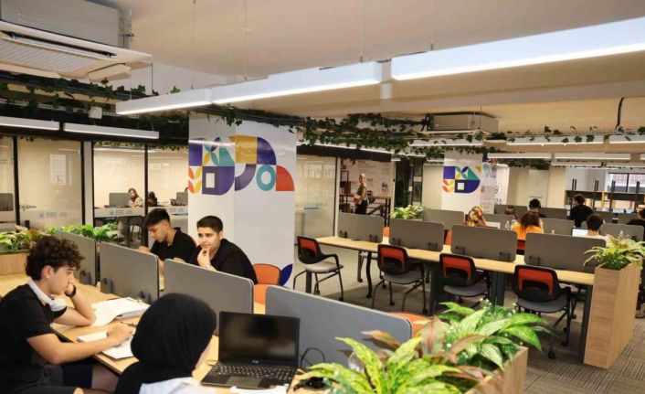 Gençliğe yatırım sürüyor: Gemlik Gençlik Merkezi hizmete açıldı