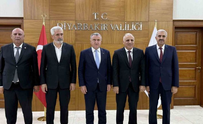 Gençlik ve Spor Bakanı Bak, Diyarbakır Valiliğini ziyaret etti
