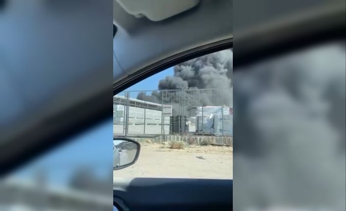 Geri dönüşüm fabrikasında korkutan yangın