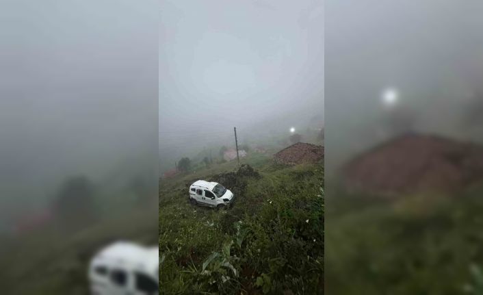Gümüşhane’de sis nedeniyle araç şarampole yuvarlandı: 5 yaralı