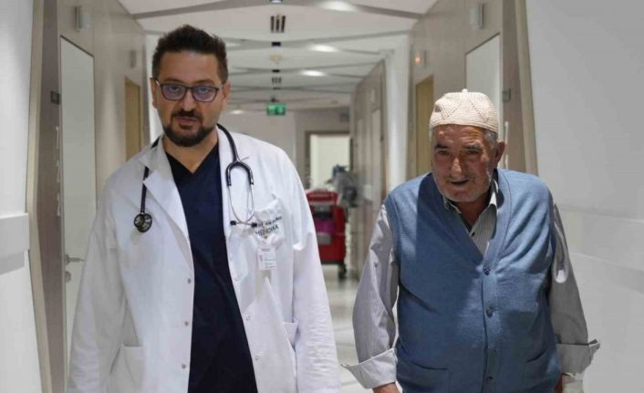 Günde 4 makineyle nefes alan hasta ’balon genişletme ve PRP’ tedavisi ile sağlığına kavuştu