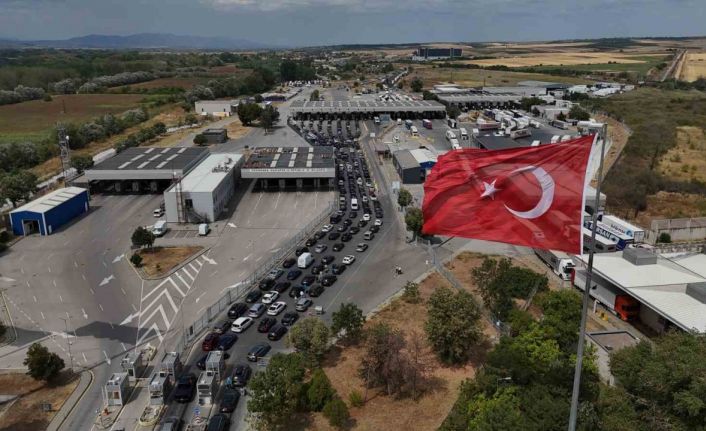 Gurbetçiler dönüş yolunda: Hasret ve hüzün Kapıkule’de