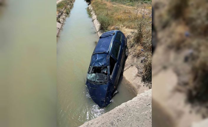 Hafif ticari kamyonet su kanalına düştü: 1 ölü, 2 yaralı