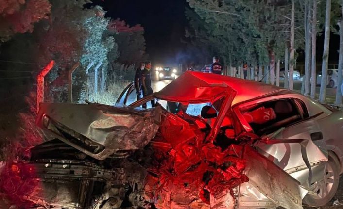 Hakimiyeti kaybolan otomobil hurdaya döndü: 1 ölü