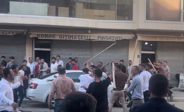 Hakkari’de taşlı ve sopalı kavga: 3 yaralı