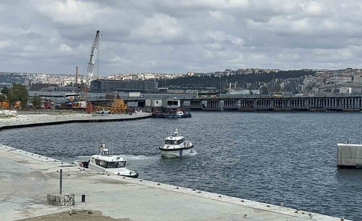 Haliç Metro Köprüsünden denize atlayan adamın cansız bedeni çıkarıldı