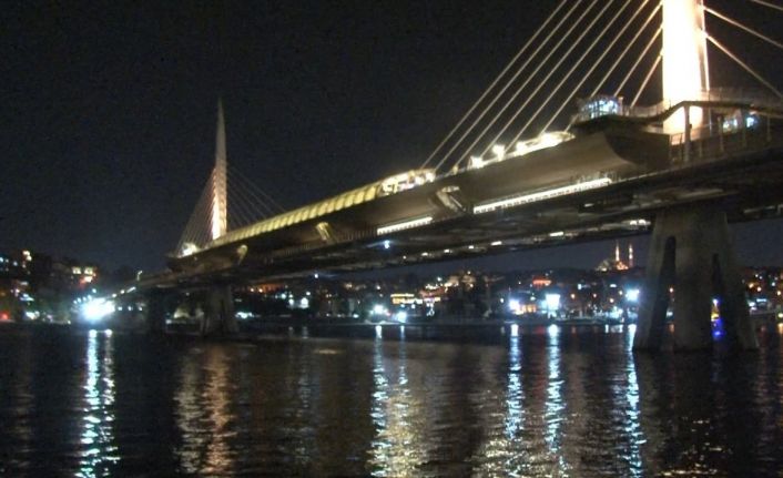 Haliç’te köprüden düşen şahıs için arama çalışmaları başlatıldı