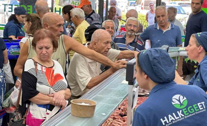 Halk Ege Et’te ’30 Ağustos İndirimi’ yoğun ilgi gördü