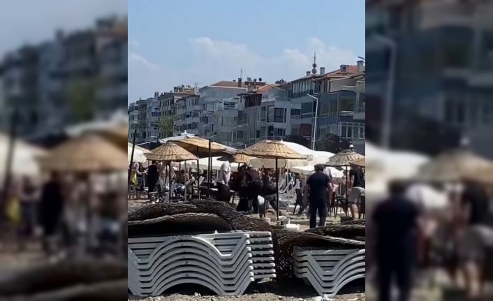 Halk plajında şezlong kavgası: Zabıta ile para toplayanlar arasında arbede çıktı