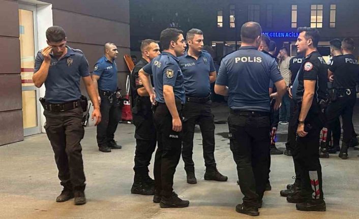 Hastanede bahçesinde bıçaklı kavga: 1’i ağır 2 yaralı