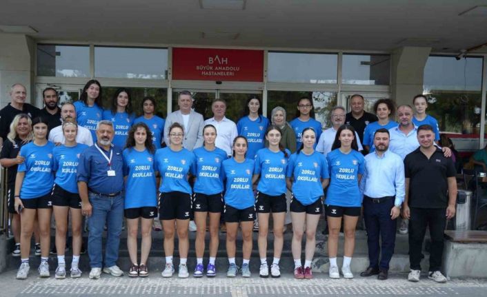 Hastaneden kadın basketbol takımına destek