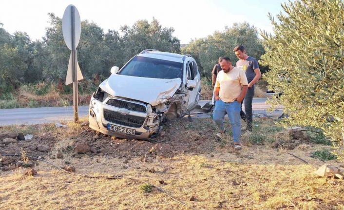 Hatalı sollama kazayı beraberinde getirdi: 3 araç birbirine girdi