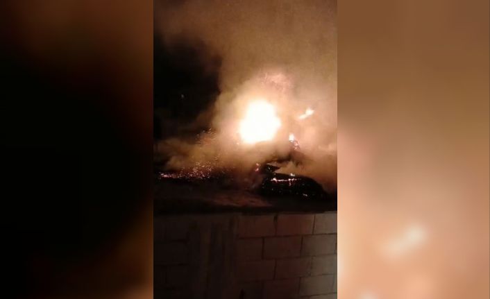 Hatay’da samanlıkta çıkan yangını itfaiye söndürdü