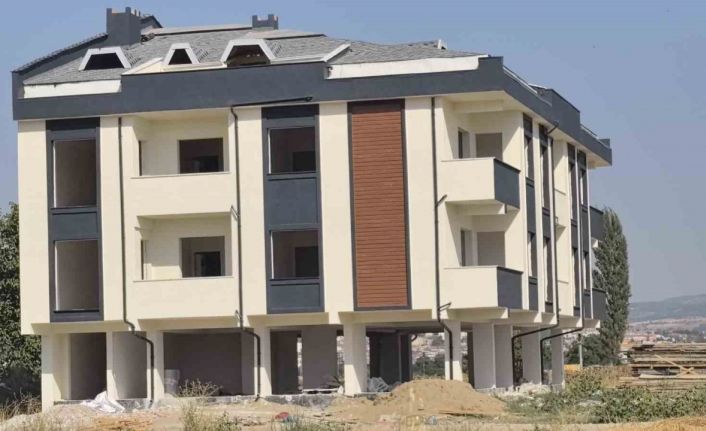 Havalandırma boşluğuna düşen inşaat işçisi ağır yaralandı