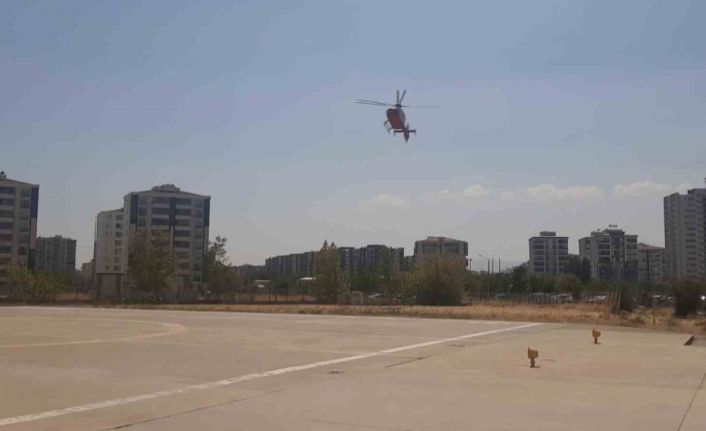 Havuza düşen yaşlı adam ambulans helikopterle hastaneye sevk edildi