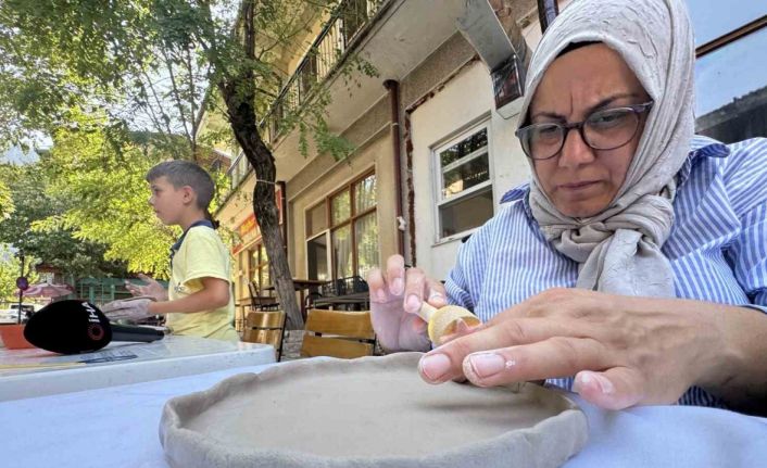 Hayallerini ata toprağında açtığı seramik atölyesiyle gerçekleştirdi